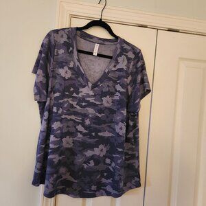 Athleta Blue/Gray Camo V-Neck T-shirt Size 1X